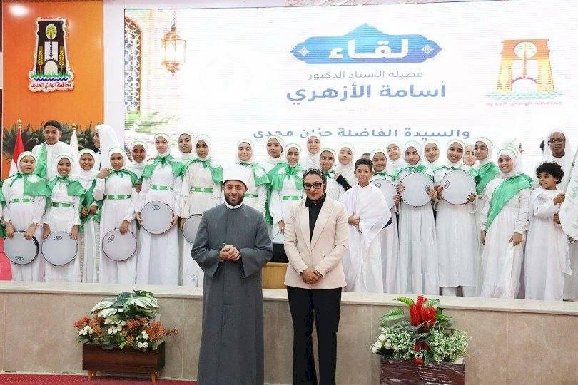 وزير الأوقاف ومحافظ الوادي الجديد يودعان أوائل الشهادات الثانوية المتجهين لأداء العمرة