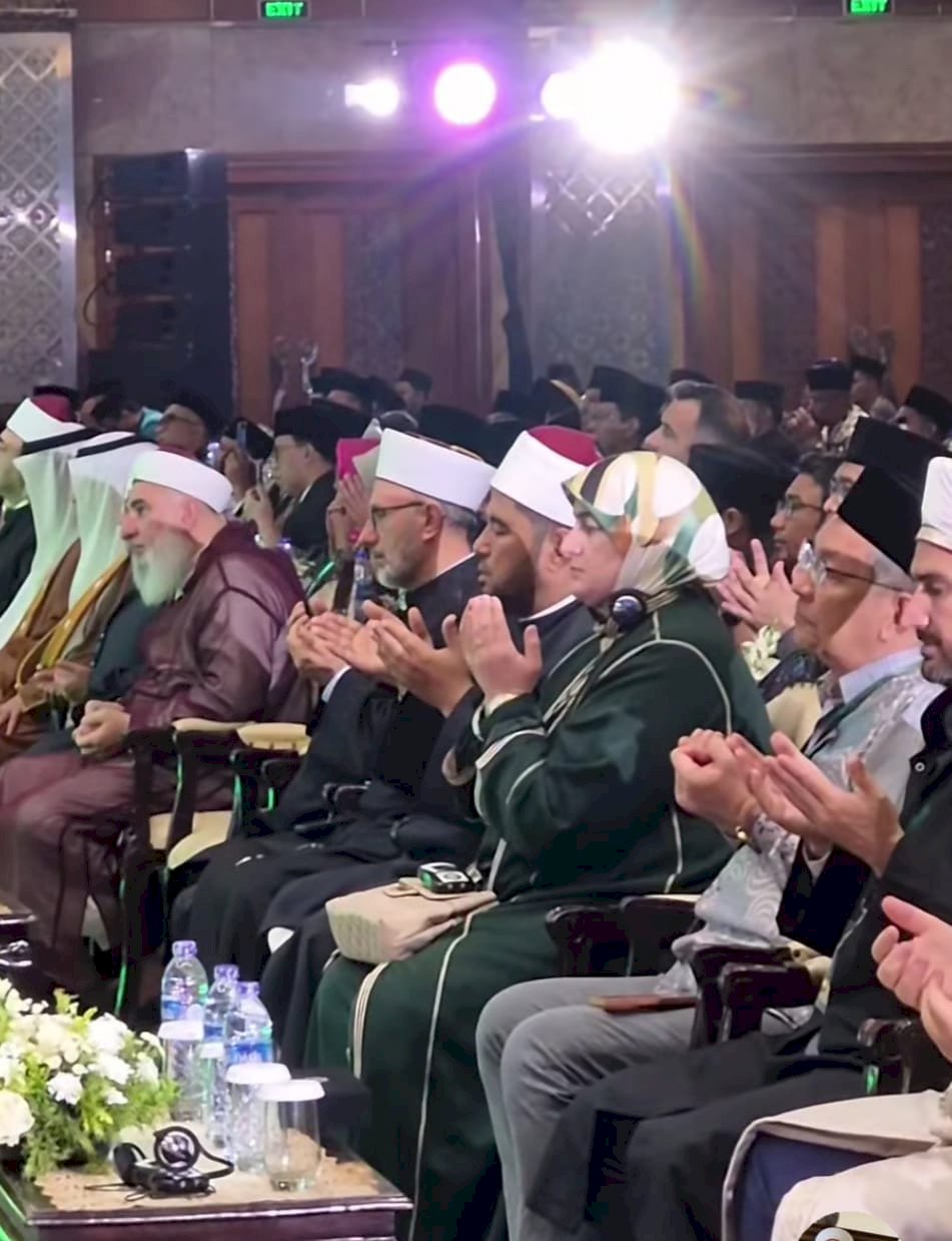 أمين عام «الأعلى للشئون الإسلامية» يلقي دعاء ختام المؤتمر الدولي للأئمة ويوقع «وثيقة جاكرتا»