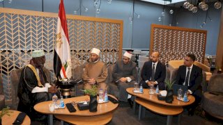 وزير الأوقاف يلتقي مفتي الكونغو علي هامش مؤتمر دور وهيئات الافتاء في العالم