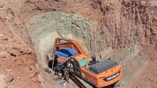 لليوم الثالث.. استمرار عمليات إنقاذ الطفل أيوب العالق داخل بئر في الجزائر