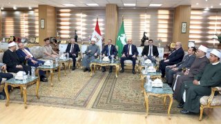 " الازهري والاشموني" يؤديان صلاة الجمعة بمسجد الفتح بالزقازيق احتفالًا بالعيد القومي للمحافظة