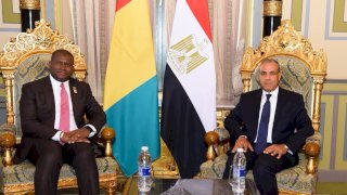 وزير الخارجية يلتقي وزير التعاون الدولي والتخطيط بجمهورية غينيا