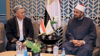 أمين عام «الأعلى للشئون الإسلامية» ومفتي منغوليا يبحثان توحيد الجهود الدينية