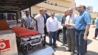 جامعة قنا تدعم منظومتها بسيارتي إسعاف جولف مجهزتين
