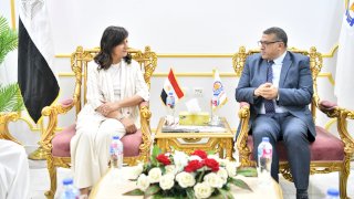 محافظ قنا يستقبل السفيرة نبيلة مكرم رئيس الأمانة الفنية للتحالف الوطني