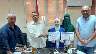 لتميزها فى البرمجة ..عبدالواحد يكرّم شهد عبدالعليم صاحبة المركز الأول بقنا