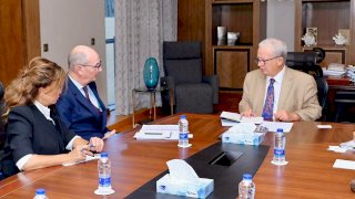 مصر تبحث مع البنك الأوروبي لإعادة الإعمار والتنمية زيادة الاستثمارات