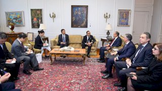 وزير الخارجية يستقبل وزير الدولة السنغافوري للشئون الخارجية والداخلية
