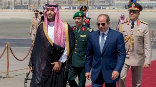 السيسي يستقبل بن سلمان ويعقدان قمة مصرية سعودية