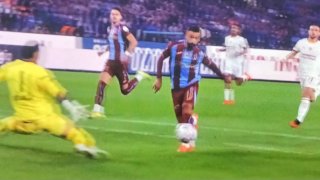 طرابزون يفوز على جالاتا سراى  ومحمد صلاح (هاتريك)