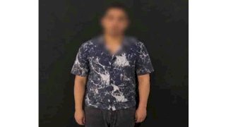نكشف فيديو سرقة هاتف محمول من داخل كشك بالقاهرة