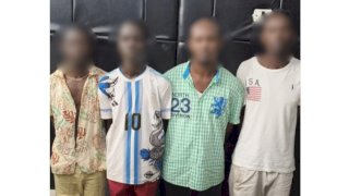 ننشر فيديو قيام اربعة اجانب افتعال مشاجرة مع طالب لسرقة تليفونه بالقاهرة