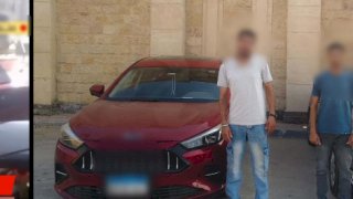ضبط طرفي مشاجرة  فيديو  قائد ي سيارتين لخلافات اولوية المروربالجيزة