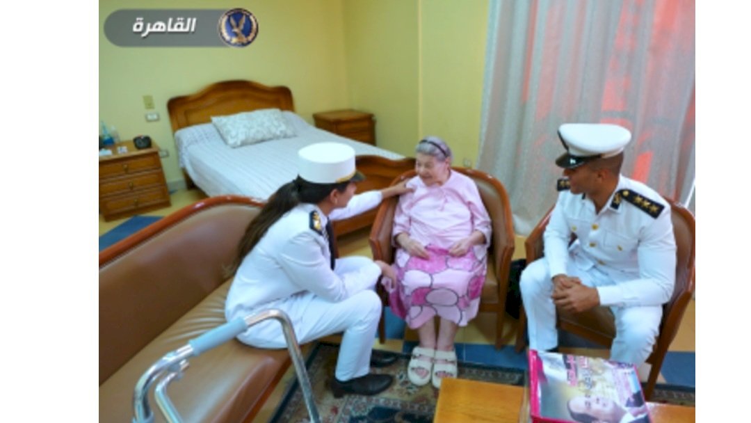 الداخلية تُنظم إحتفالات وزيارات للمسنين بمناسبة اليوم العالمى لكبار السن وتوزع الهدايا عليهم