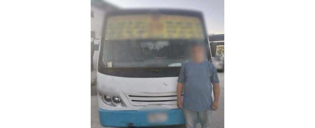 التحفظ علي أتوبيس فيديو الصعود أعلى الرصيف والسير عكس الإتجاه بالقاهرة