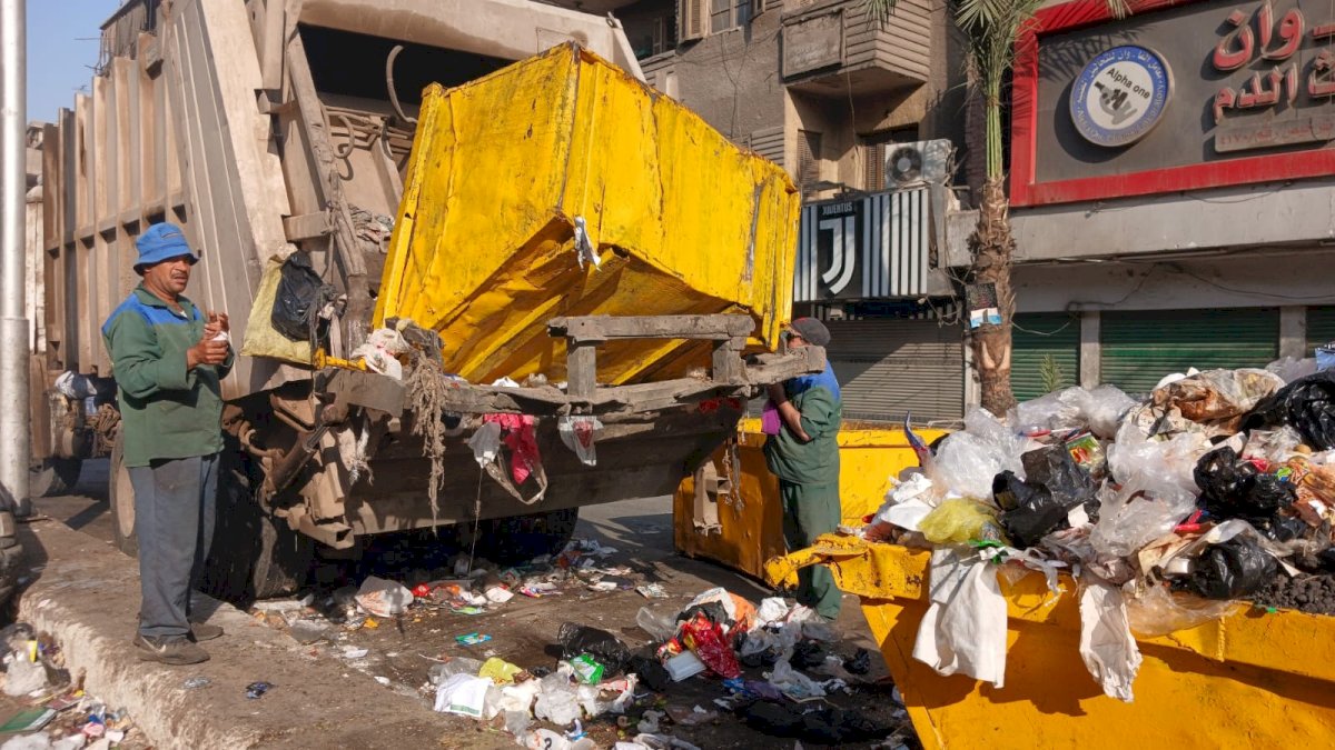 حملات مكثفة لرفع كفاءة النظافة بحي بولاق الدكرور