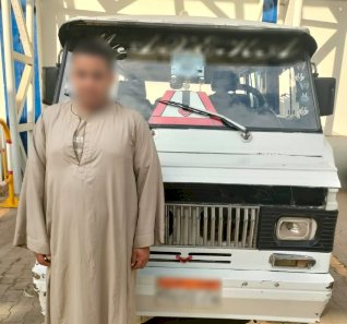 نكشف  فيديو قيام سائق بتثبيت إشارات ضوئية بالسيارة يظهر خلالها علامة خادشة للحياء  بسوهاج