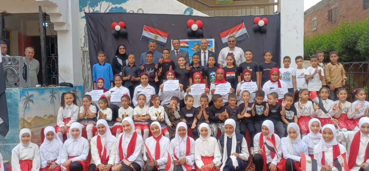 قيادات التعليم بالوزارة والمديرية تتابع مدارس أبوتشت وتشارك فى احتفالات أكتوبر