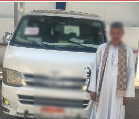 التحفظ علي سيارة ميكروباص لقيام قائدها السماح لركاب بالجلوس اعلي السقف بسوهاج
