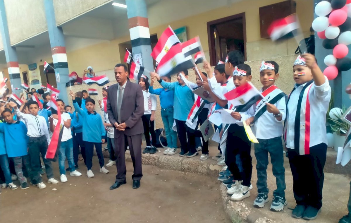 بالأعلام والبالونات والأغاني الوطنية.. المحطة الابتدائية تحتفل بانتصارات أكتوبر