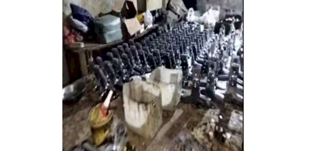 ضبط القائمين على إدارة مصنع "غير مرخص" لتصنيع خلاطات المياه مجهولة المصدر بالقليوبية