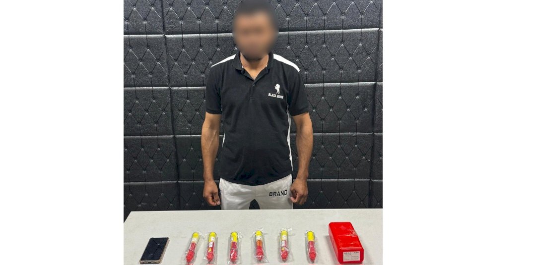 ضبط طالب لقيامه بإدارة صفحة  للترويج لبيع الألعاب النارية بالجيزة