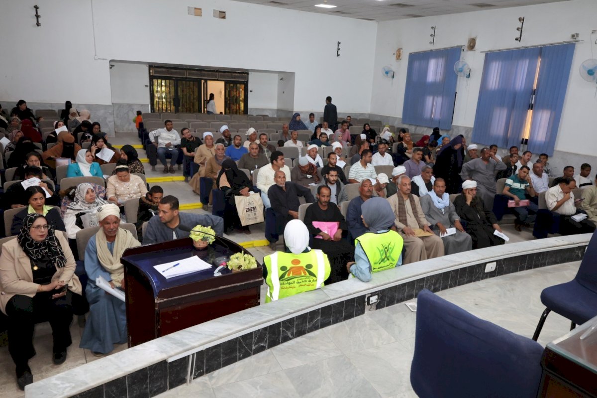 محافظ سوهاج يبحث مطالب المواطنين في  اللقاء الجماهيري الأسبوعي