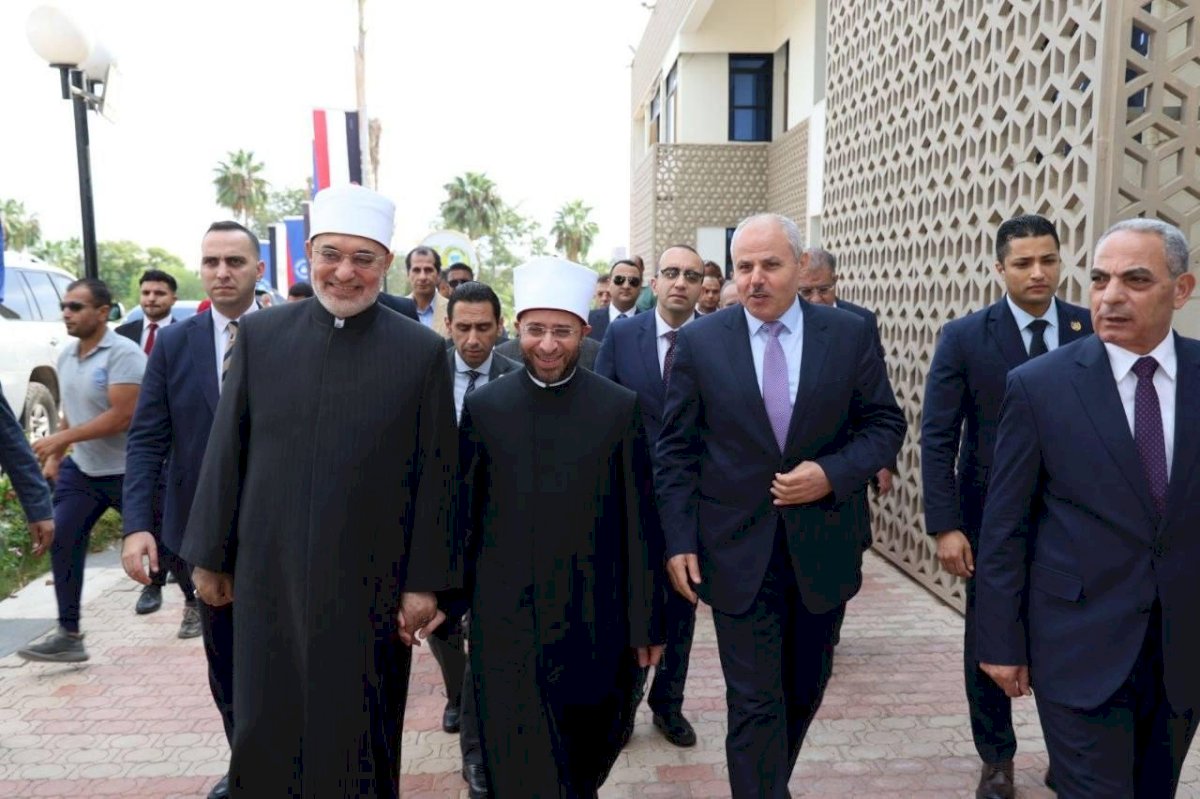 وزير الأوقاف ومفتي الجمهورية في ضيافة رئيس جامعة السويس