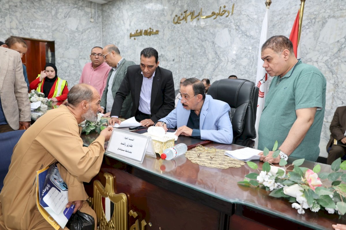 محافظ سوهاج يحل مشاكل السوهاجيين في اللقاء الجماهيري الأسبوعي