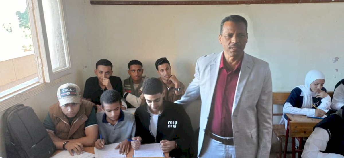مدير تعليم أبوتشت يتابع اختبارات أكتوبر خلال جولته بأبوشوشة