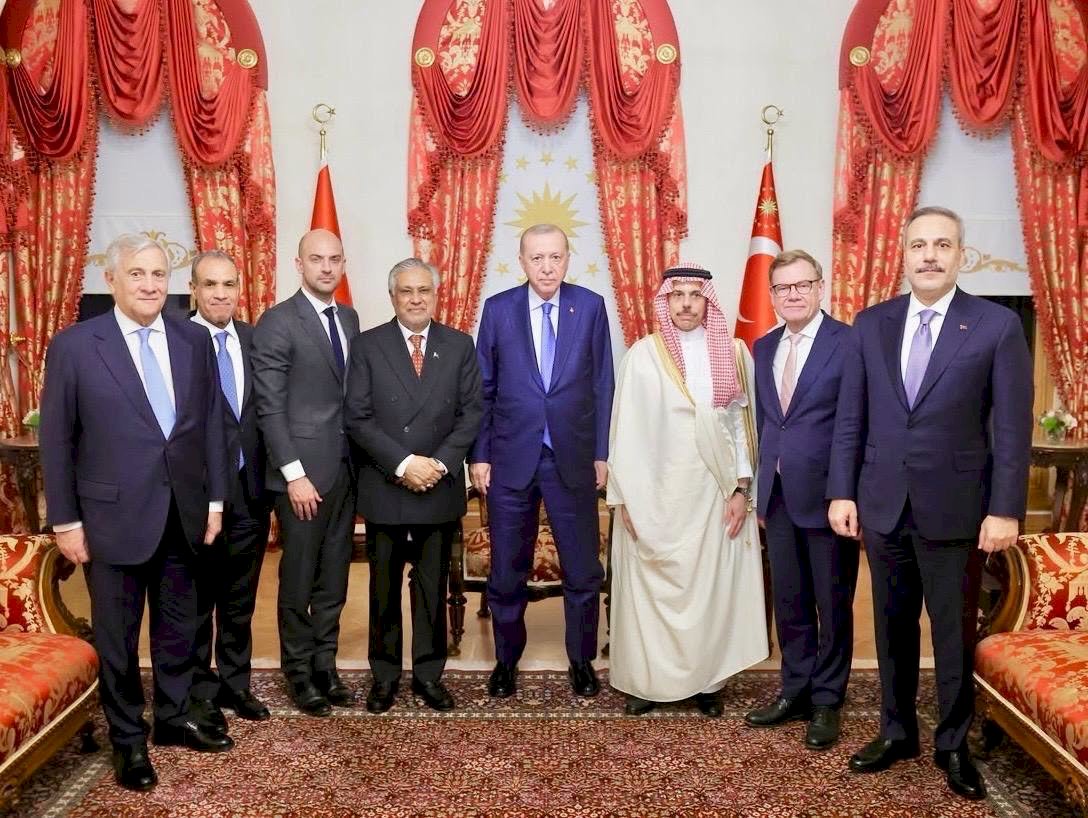 بتكليف من الرئيس السيسي .. وزير الخارجية يلتقي الرئيس التركي