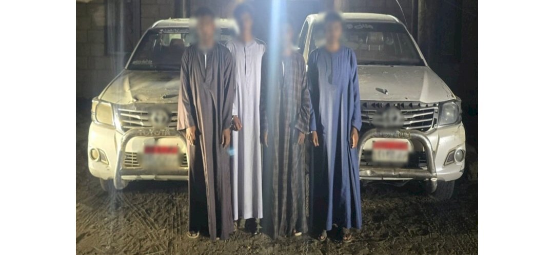 نكشف فيديو إعتلاء سيارتين "ربع نقل" رصيف إحدى محطات القطار بأسوان