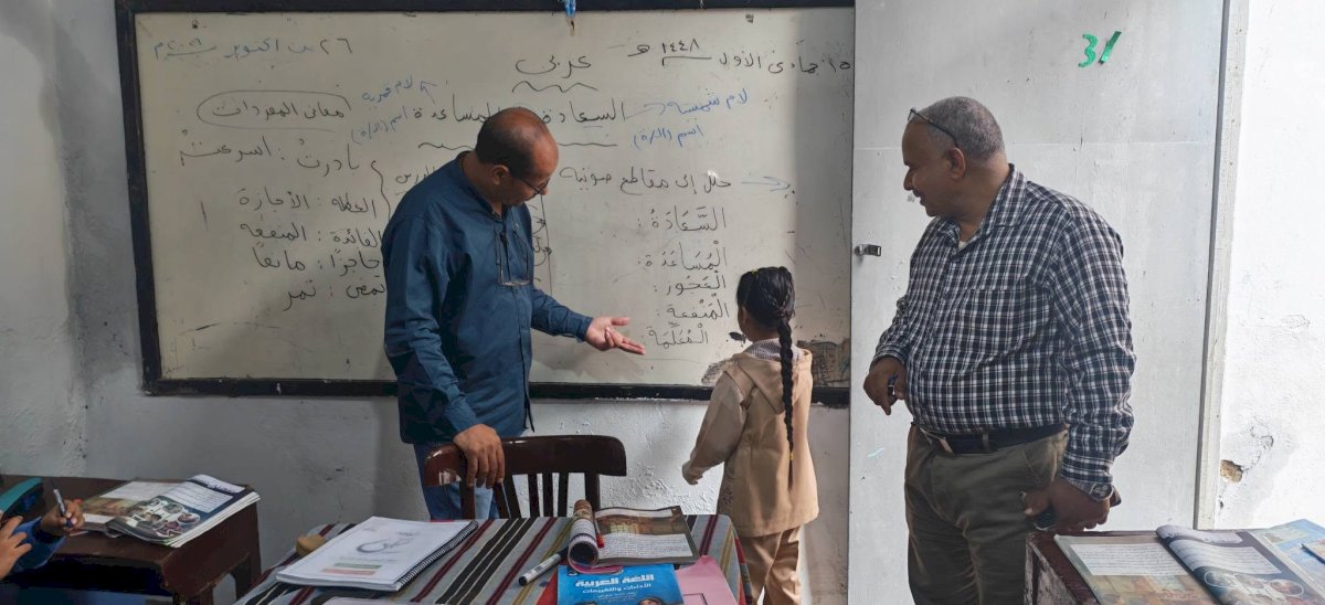 عبدالرافع جاد يتفقد مدرسة الأقباط الابتدائية بفرشوط لمتابعة انتظام الدراسة
