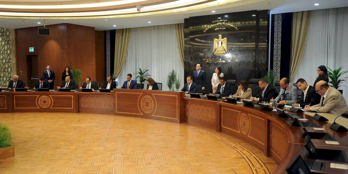 رئيس الوزراء يشهد توقيع اتفاقيات شراكة بين الدولة والقطاع الخاص لتوفير وحدات سكنية لمنخفضي الدخل