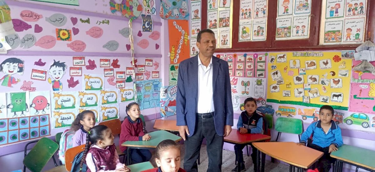 خلال جولة ميدانية.. مدير تعليم أبوتشت يؤكد أهمية الانضباط المدرسي