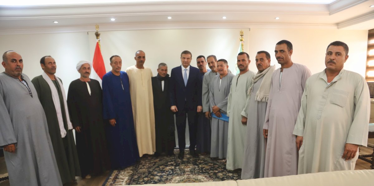 "فاروق" يلتقي عددا من مزارعي الجيزة لبحث مطالبهم