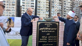 الازهري وعطية ورئيس الهيئة الهندسية للقوات المسلحة يضعون حجر الأساس للمسجد الجامع بسموحة