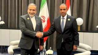 وزير الخارجية يناقش مع نظيره الإيراني خفض التصعيد واستئناف المسار الدبلوماسي