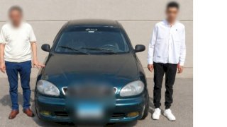 نكشف منشور تضرر سيدة من قيام عدة أطفال بقيادة سيارة برعونة والإصطدام بها بالبحيرة