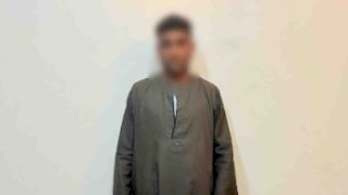 اعرف فيديو قيام عاطل باضرام النيران في سيارة بسبب خلافات الميراث  بالمنيا