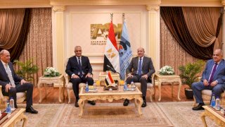 رئيس الهيئة العربية للتصنيع ووزيرالدولة للإنتاج الحربي يبحثان تحقيق التكامل الصناعي