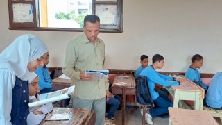 من ترتيل القرآن لشرح التاريخ.. مواهب تتألق في جولة مدير تعليم أبوتشت
