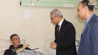 محافظ بني سويف يزور مصابي حادث الطريق الشرقي القديم