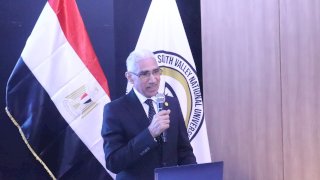 محافظ قنا ورئيسا جامعتي قنا وجنوب الوادي الأهلية يشهدون ندوة تثقيفية
