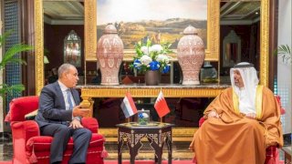 وزير الخارجية يناقش ووزير مالية البحرين التعاون الاقتصادي والاستثماري بين البلدين.